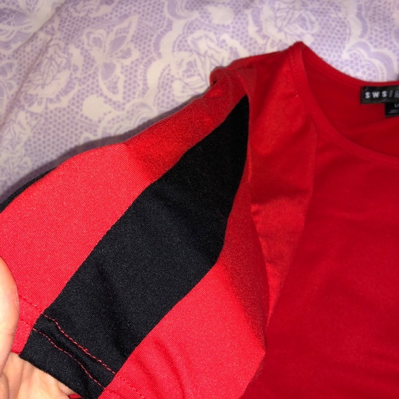 Red & Black Cropped Top - Picture 3 of 4
